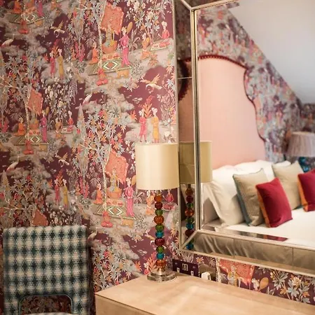 Hotel Dewars Restaurant And