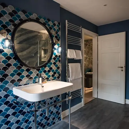 Dewars Restaurant And 4*