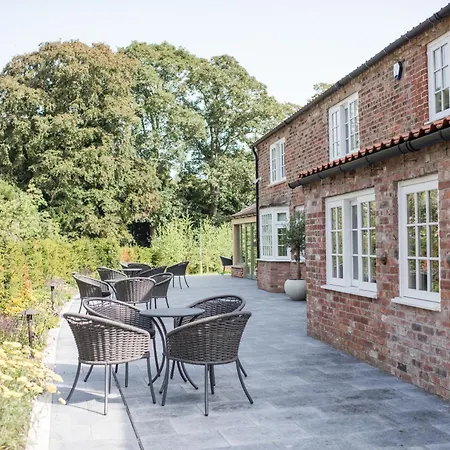 Hotel Dewars Restaurant And 4*