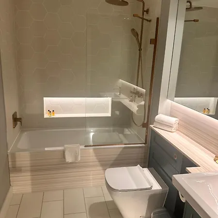 Dewars Restaurant And Hotel