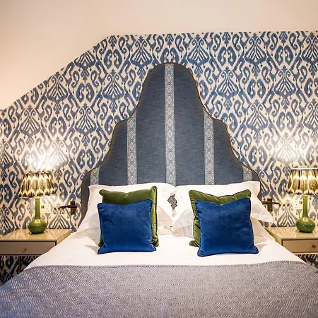 Hotel Dewars Restaurant And