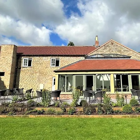 Dewars Restaurant And Hotel 4*