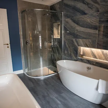 Dewars Restaurant And Otel 4*