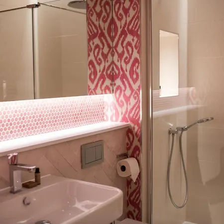 Dewars Restaurant And Hotel 4*