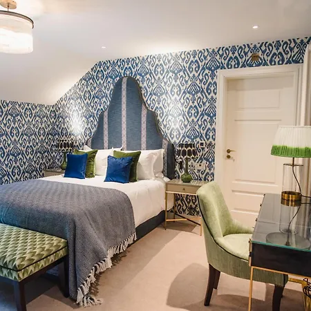 Dewars Restaurant And Hotel 4*