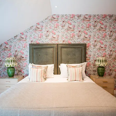 Dewars Restaurant And Hotel