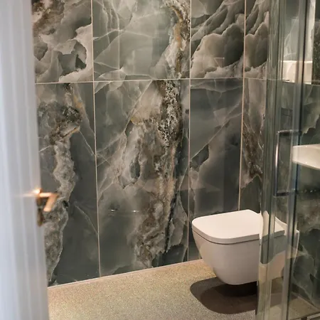 Dewars Restaurant And Otel 4*