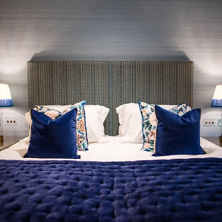 Dewars Restaurant And 4*