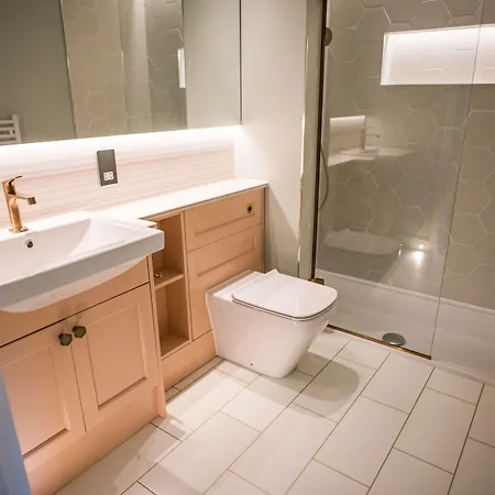 Dewars Restaurant And Hotell 4*