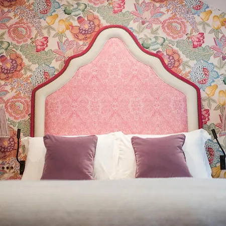 Отель Dewars Restaurant And 4*