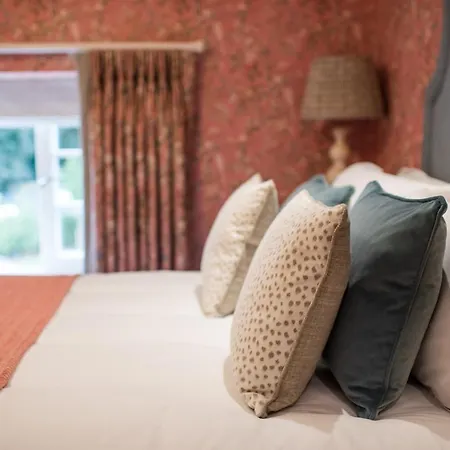 Отель Dewars Restaurant And 4*