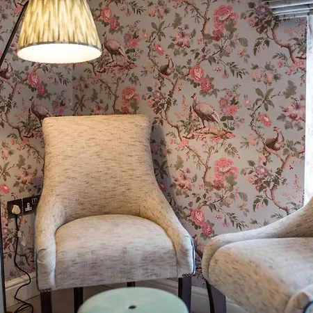 Dewars Restaurant And Отель