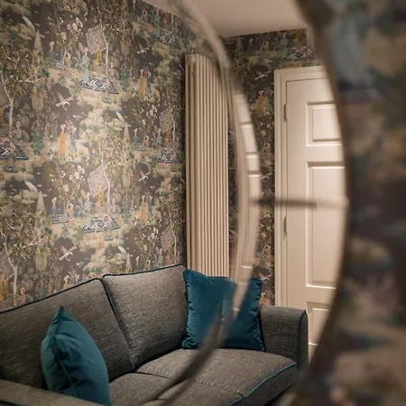 Отель Dewars Restaurant And