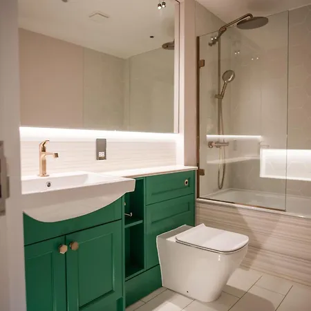 Dewars Restaurant And Малтон