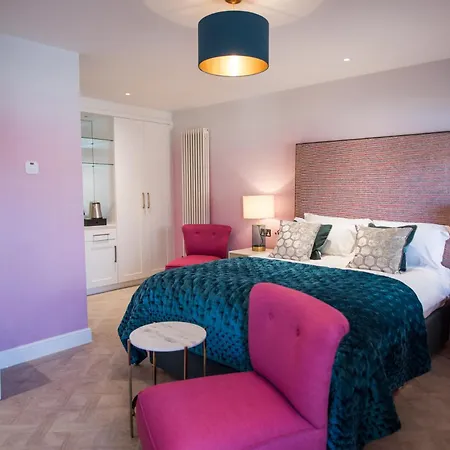 Отель Dewars Restaurant And