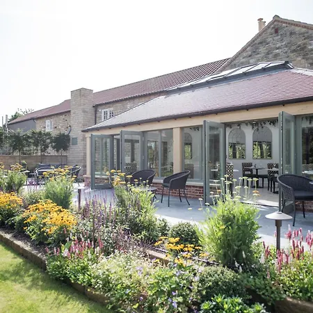 Dewars Restaurant And Малтон