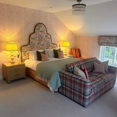 Dewars Restaurant And Малтон