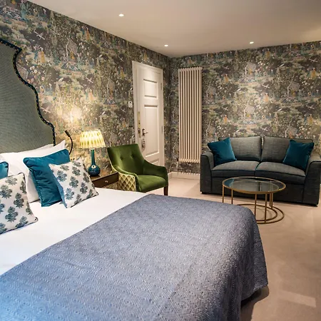 Dewars Restaurant And Малтон