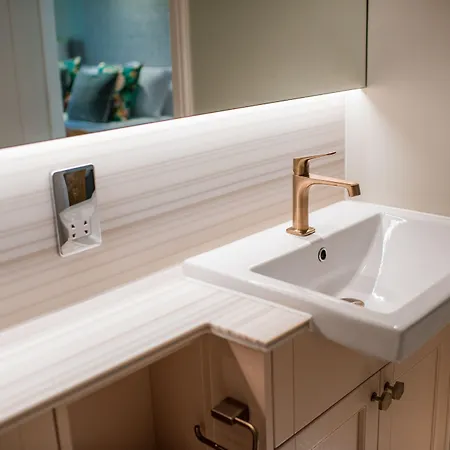 Отель Dewars Restaurant And Малтон